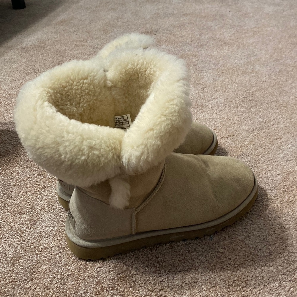Used UGG boots size 8